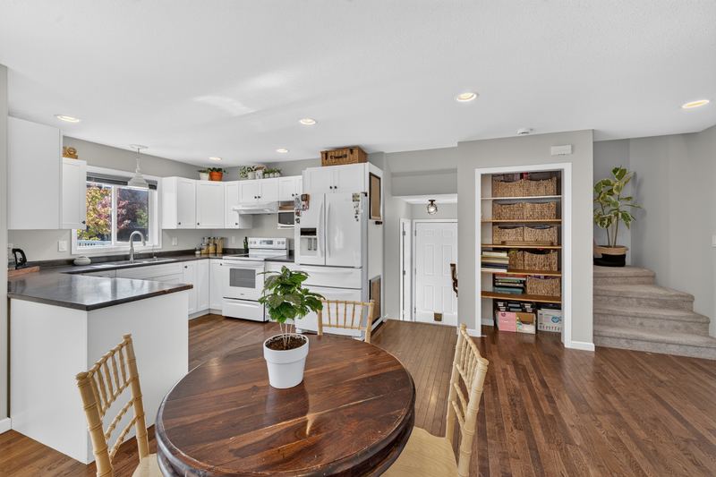 Interior real estate photograph 13
