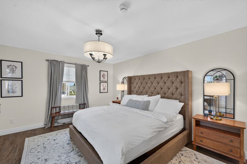 Interior real estate photograph 17
