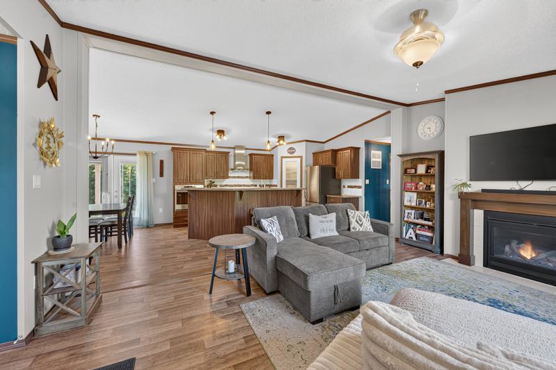 Interior real estate photograph 18
